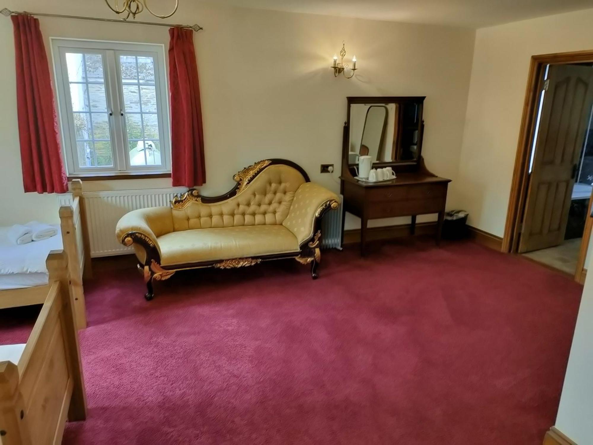 Great Trethew Manor Hotel & Self Catering Lodges Лискерд Экстерьер фото