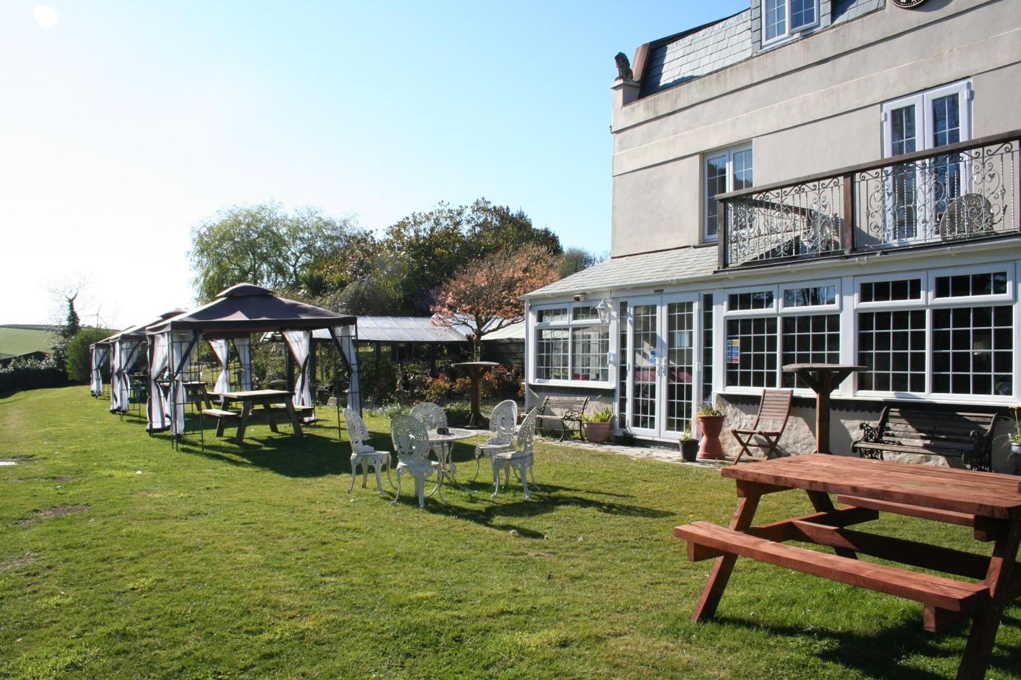 Great Trethew Manor Hotel & Self Catering Lodges Лискерд Экстерьер фото