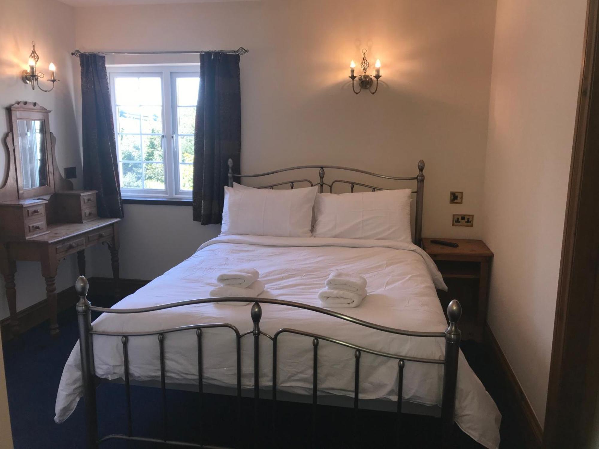 Great Trethew Manor Hotel & Self Catering Lodges Лискерд Номер фото